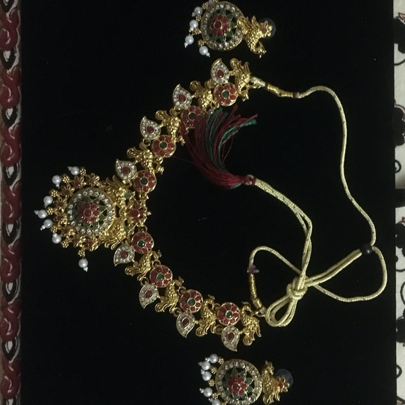 Indian Necklace And Earring Set - Picture 1 of 3
